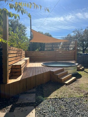 Bain à remous extérieur