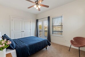 3 bedrooms, desk, iron/ironing board, travel crib