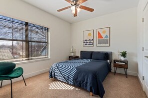 3 bedrooms, desk, iron/ironing board, travel cot
