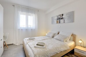 2 soverom, skrivebord, wi-fi (inkludert) og sengetøy