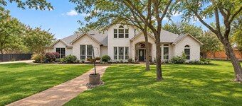 MODERN LUXURIOUS HOUSE/ with pool, and large Patio