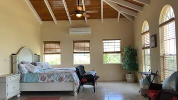 4 makuuhuonetta, silitysrauta/-lauta, ilmainen Wi-Fi, vuodevaatteet