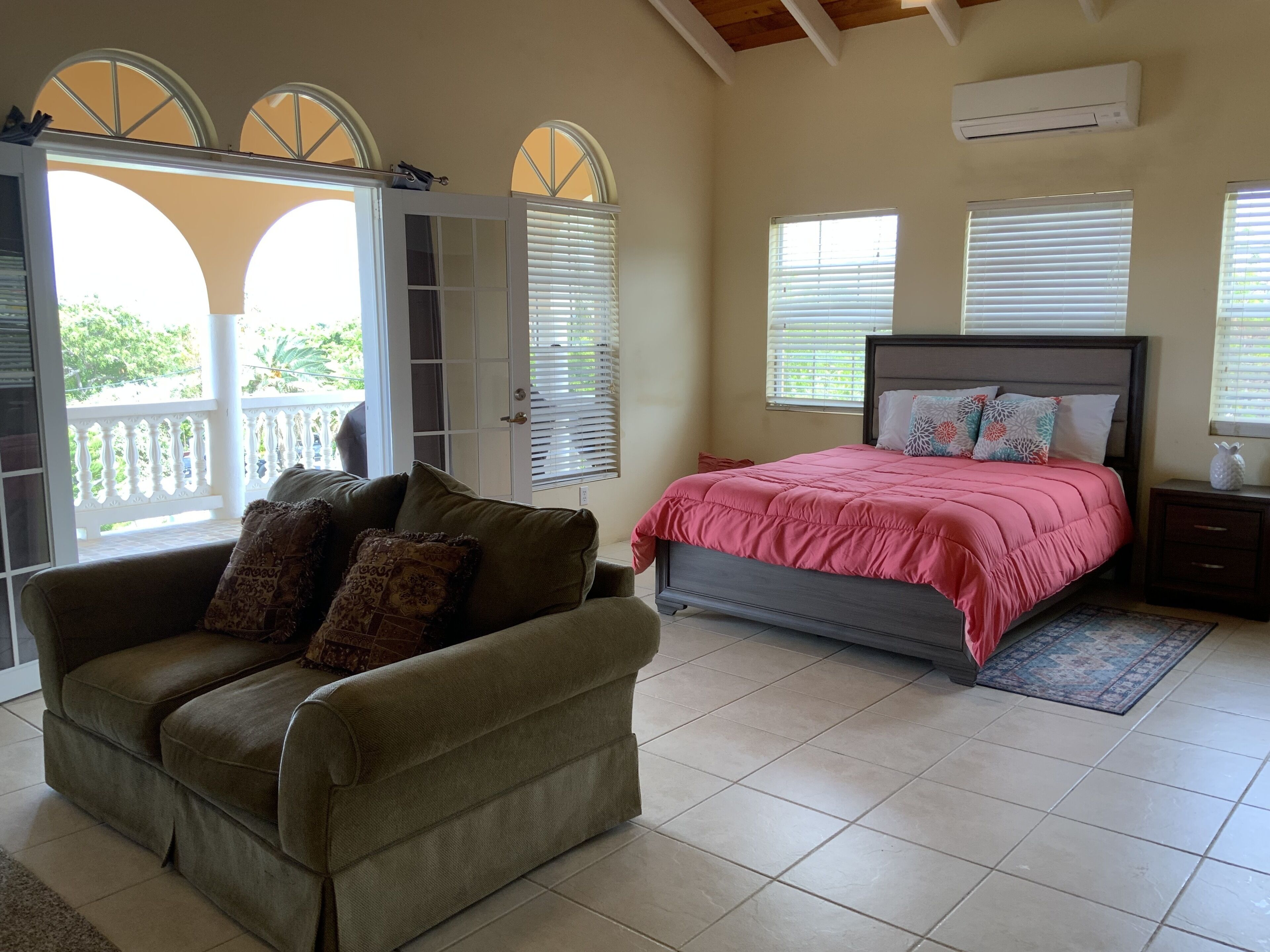 4 bedrooms, iron/ironing board, free WiFi, bed sheets