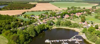 Stilvolles neues Ferienhaus am Müritzsee mit Kamin in sehr ruhiger Ortsrandlage