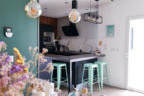 Fridge, microwave, oven, dishwasher - Beautiful holiday home 7 minutes from the beach in Brem sur Mer (Brem-sur-Mer)