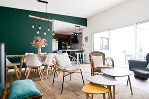 Living area - Beautiful holiday home 7 minutes from the beach in Brem sur Mer (Brem-sur-Mer)