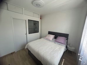 2 bedrooms, iron/ironing board, free WiFi, bed sheets