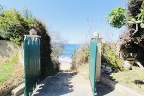 Property grounds - Seaside villa  (PORTICCIO CORSE)
