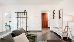 คอมฟอร์ทอพาร์ทเมนท์, 2 ห้องนอน, ปลอดบุหรี่ | บริเวณนั่งเล่น | สมาร์ททีวี