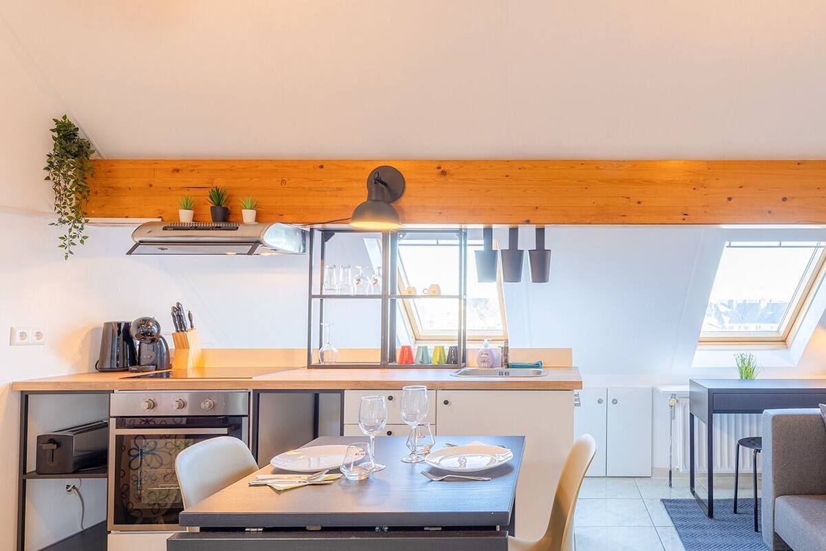 Apartemen Desain, 1 kamar tidur, Bebas Asap Rokok | Ruang keluarga | Smart TV