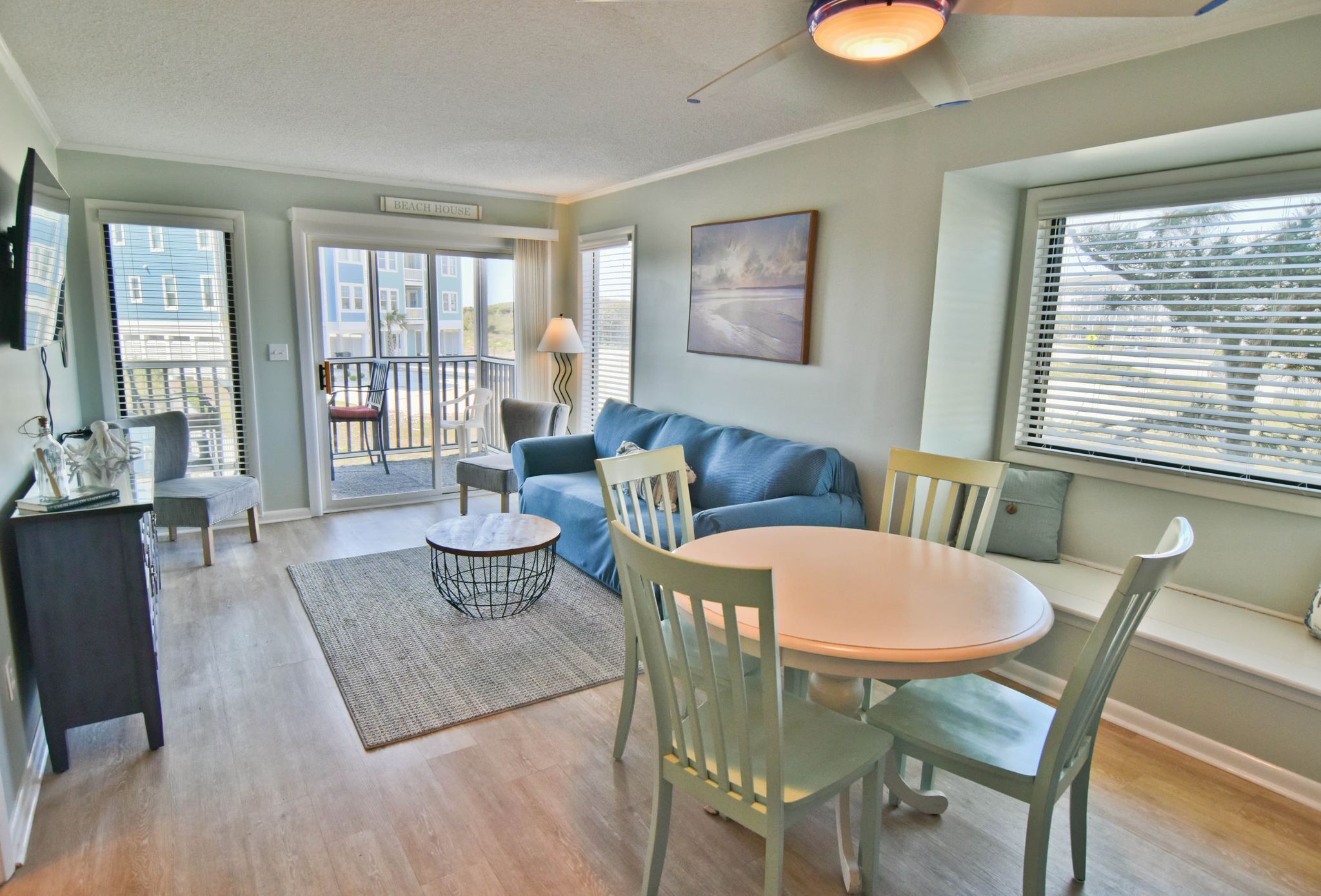BEAUTIFUL Condo in the Perfect Location