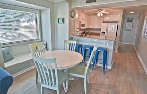 Dining - BEAUTIFUL Condo in the Perfect Location (Atlantic Beach)