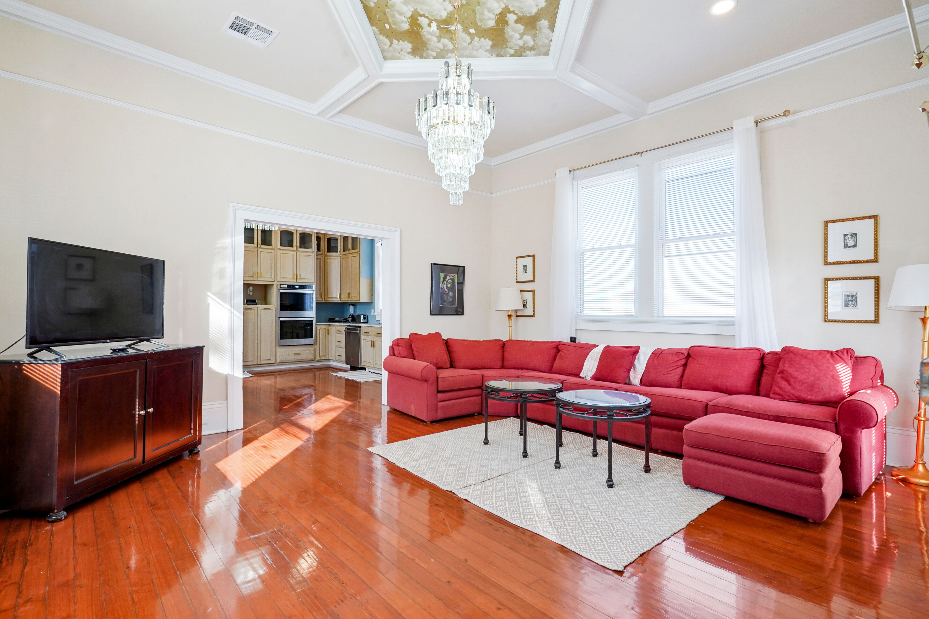 Centrally located city escape with WiFi, full kitchen, central AC - snowbirds OK