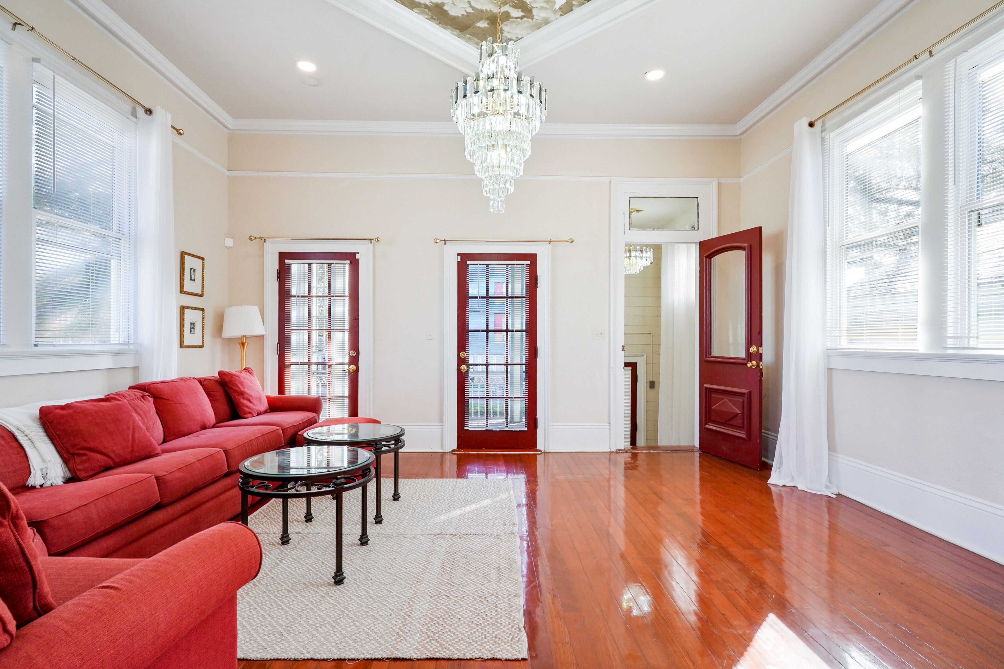 Centrally located city escape with WiFi, full kitchen, central AC - snowbirds OK