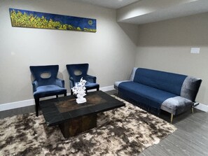 Smart TV, fireplace, Netflix, streaming services