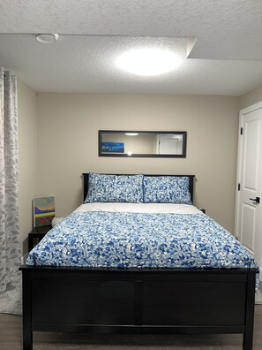 1 bedroom, in-room safe, desk, iron/ironing board - Fully Equipped Luxury Home away from Home - Windermere (Edmonton)