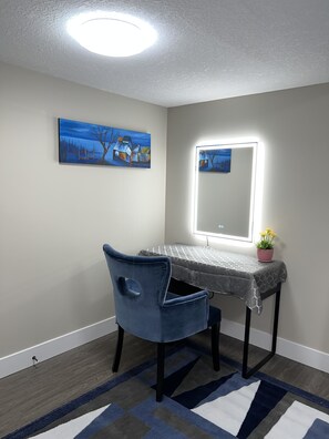 Interior - Fully Equipped Luxury Home away from Home - Windermere (Edmonton)