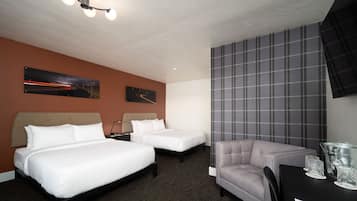 Quarto casal luxo | Roupas de cama premium, camas com colchões pillow-top, escrivaninha