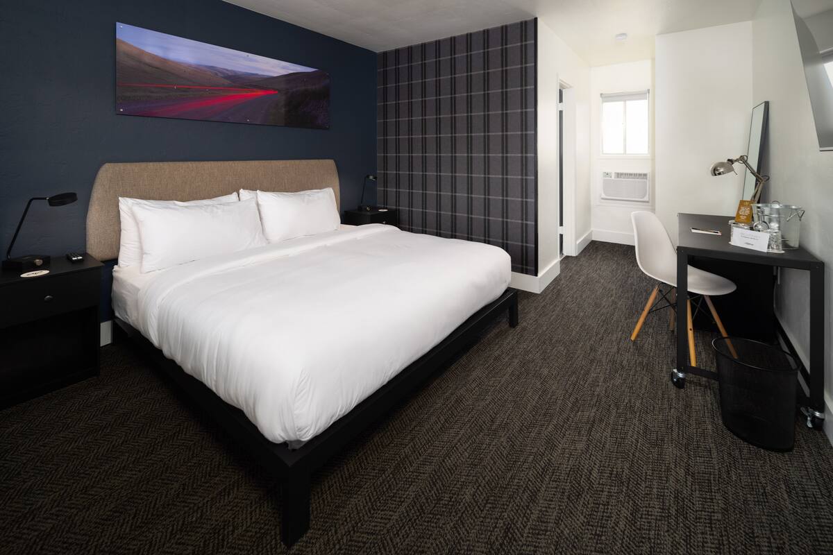 Deluxe Single Room | Premium bedding, pillowtop beds, desk, laptop workspace