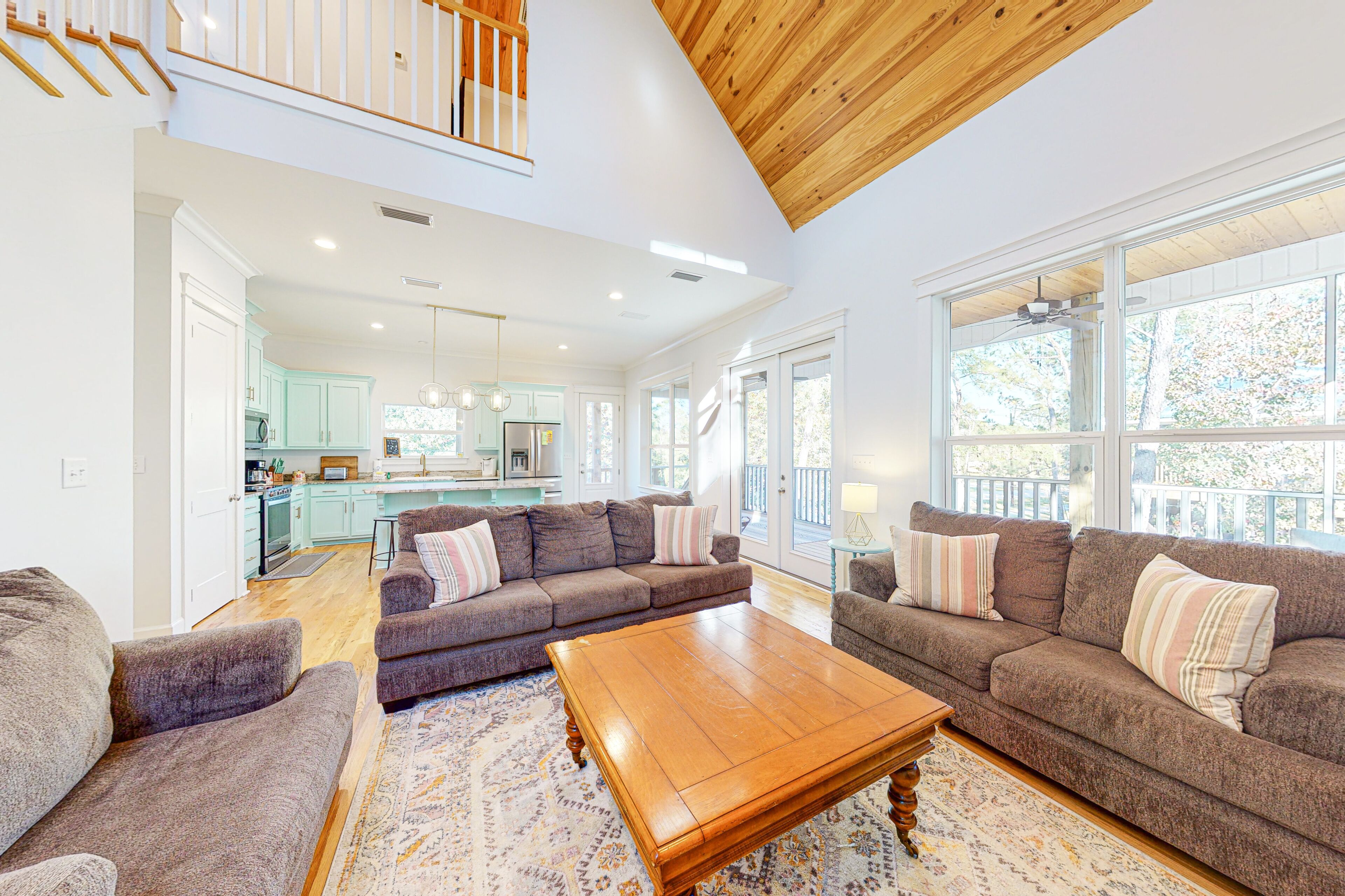 Gorgeous new-build with boat parking, bunk room, WiFi, AC - dogs welcome