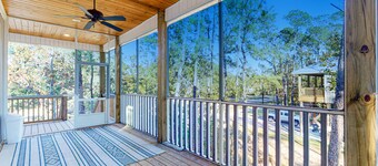 Gorgeous new-build with boat parking, bunk room, WiFi, AC - dogs welcome