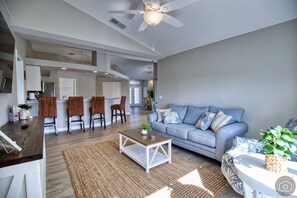Smart TV - CASA DEL SOL-Heated pool. Inquire about possible discounted rates. (Rotonda West)