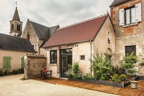 Exterior - Une Escale en Berry (Foecy)