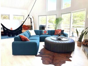 Smart TV, fireplace, books, stereo