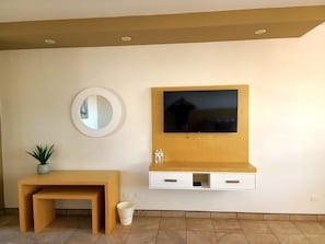 Habitación doble Deluxe | Ropa de cama de alta calidad, edredón y decoración personalizada 
