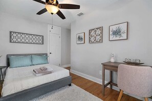 2 bedrooms, desk, iron/ironing board, free WiFi