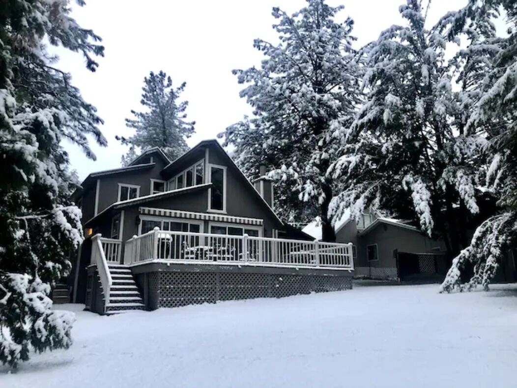 Sunrise Pines with Lake View!