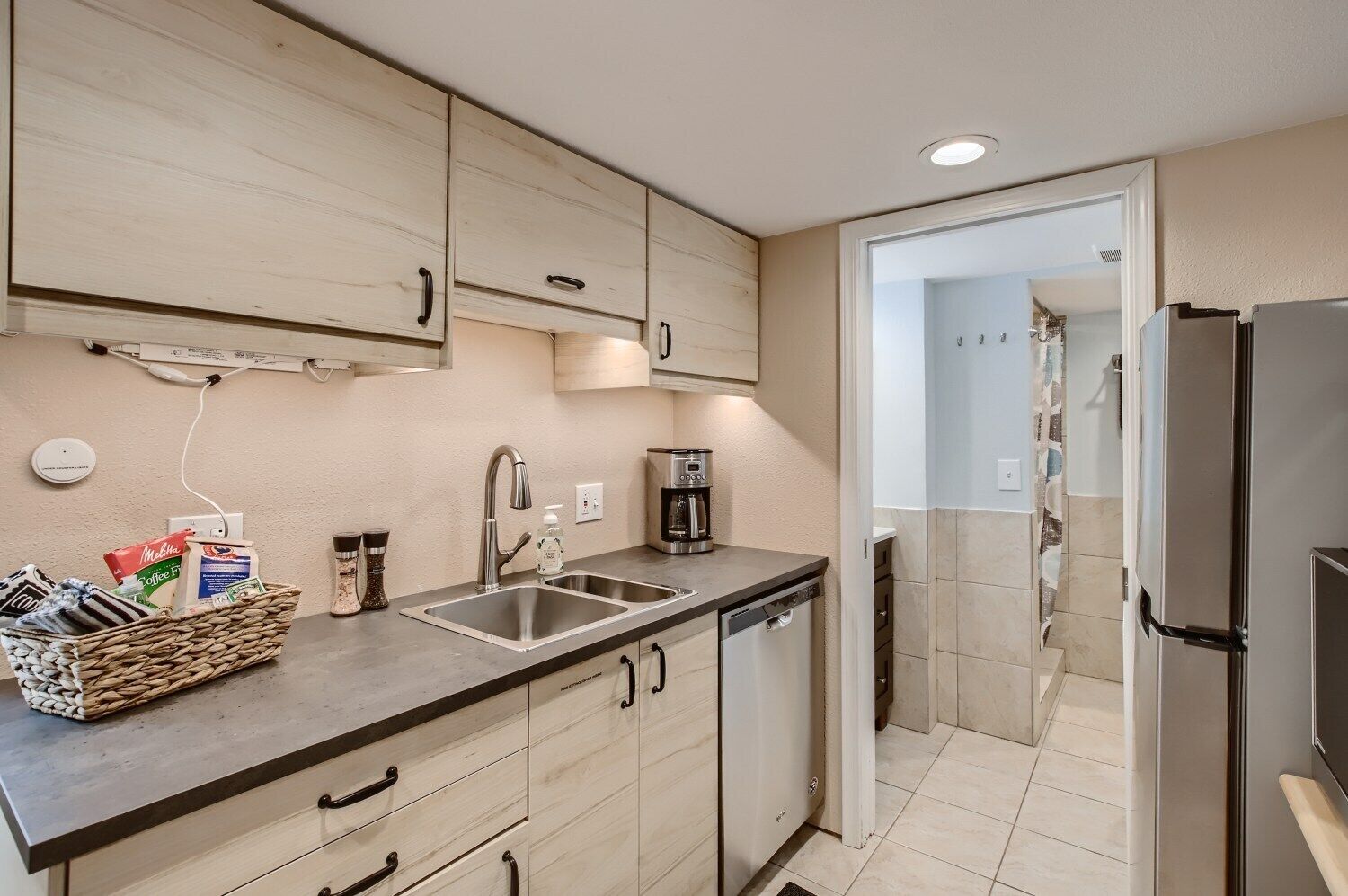 Relaxing Downtown Castle Rock guest suite.