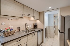 Refrigerador, microondas, lavavajillas y tostadora 