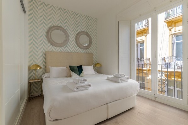 Iron/ironing board, free WiFi, bed sheets - Thyssen Boutique Apartment 2A (Málaga)
