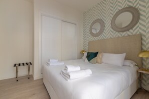 Iron/ironing board, free WiFi, bed sheets