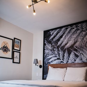 Comfort Room, 1 Queen Bed | 1 bedroom, premium bedding, down duvets, in-room safe