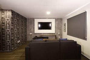 Suite | 1 bedroom, premium bedding, down duvets, in-room safe