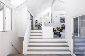 المنشأة من الداخل