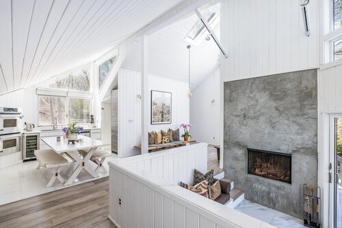 Iconic  Charles Moore Springs home with dock and our home is pet-friendly