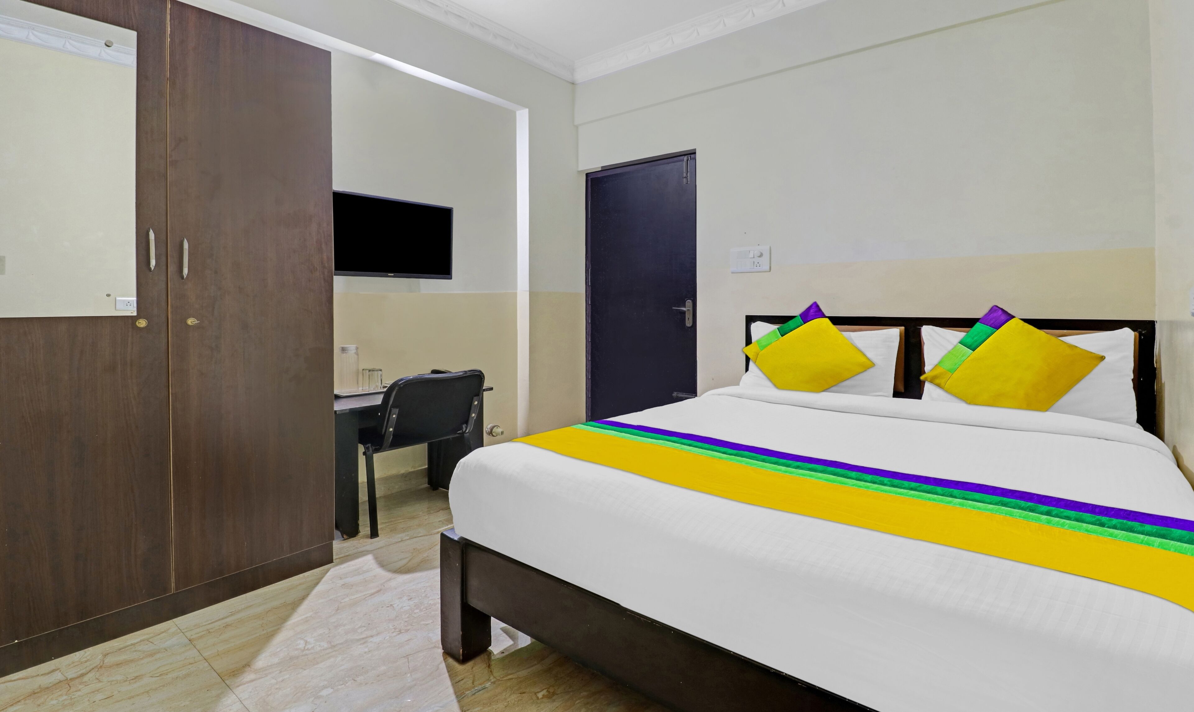 OYO 28119 Omkar Global Inn