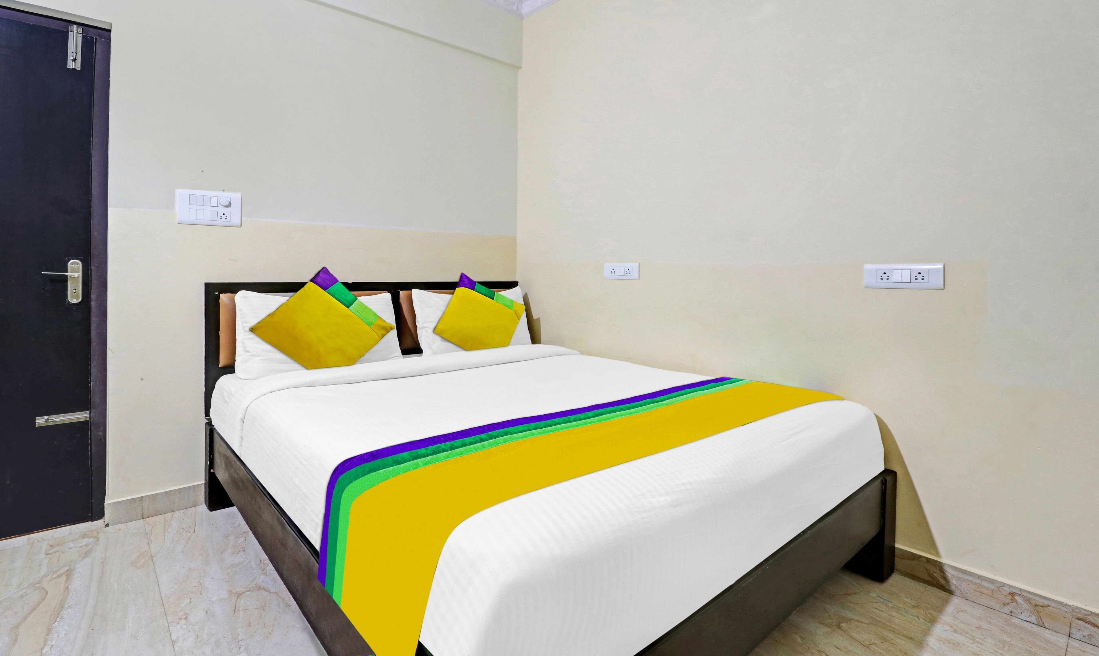 OYO 28119 Omkar Global Inn