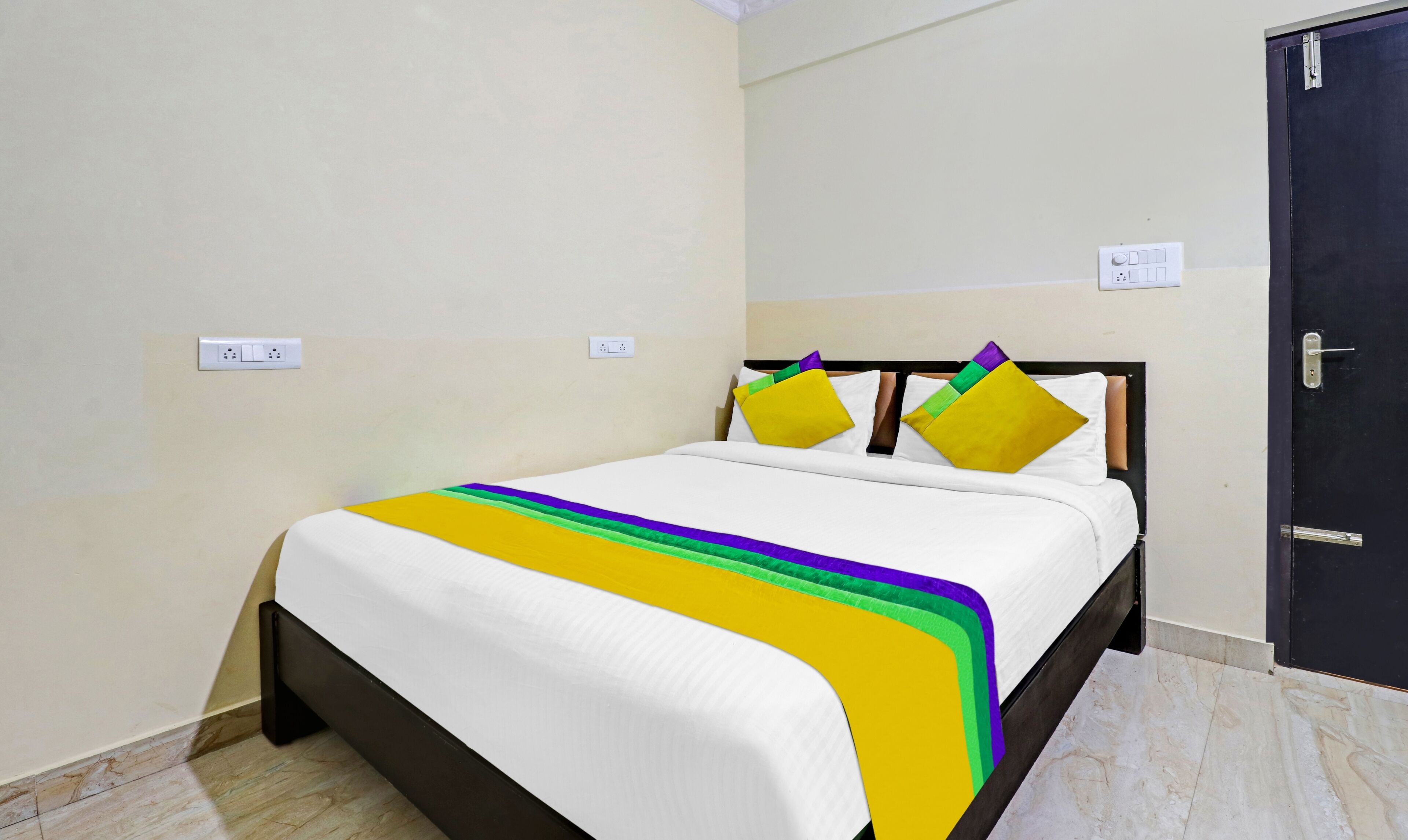 OYO 28119 Omkar Global Inn