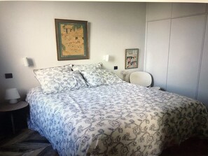 1 soverom, strykejern/-brett, wi-fi (inkludert) og sengetøy