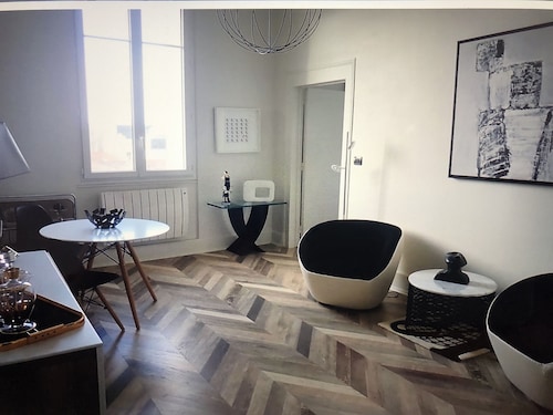 Superbe appartement, centre ville, proche parc, établissement thermal, commerces