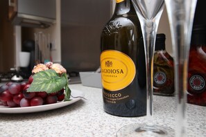 Private kitchen - Alicia's Way by Tŷ SA (Newport)