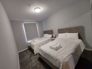 3 soverom, skrivebord, wi-fi (inkludert) og sengetøy