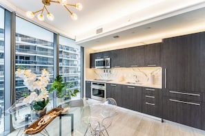 Fridge, microwave, oven, stovetop