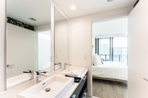 3 chambres, fer et planche à repasser, Wi-Fi gratuit, draps fournis