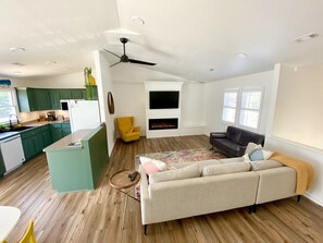 Smart TV, fireplace