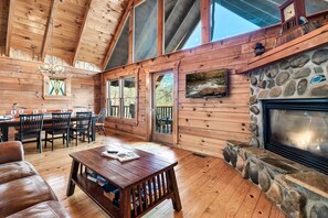 Smart TV, fireplace, foosball, books - Alpine Splendor Cabin Mountain Views Hot Tub (Sevierville)
